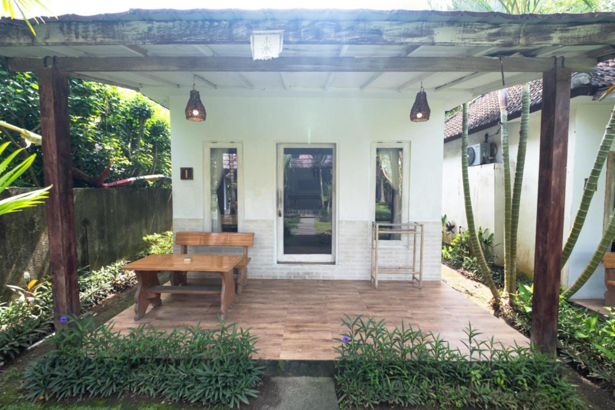 Agung Wiwin Homestay & Restaurant Mengwi Екстер'єр фото